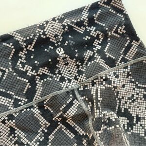 Lululemon Wunder Under Crop Hi-Rise Full-On Luon Snake Print Size 4